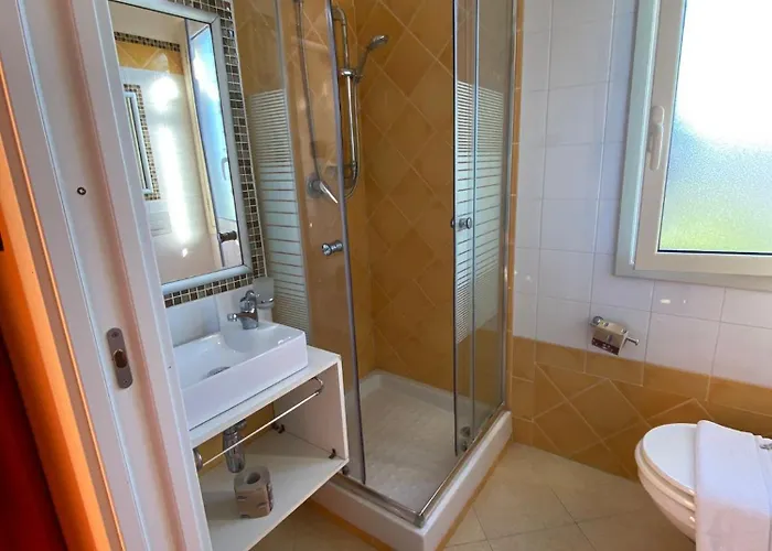 Orion בית הארחה 3*